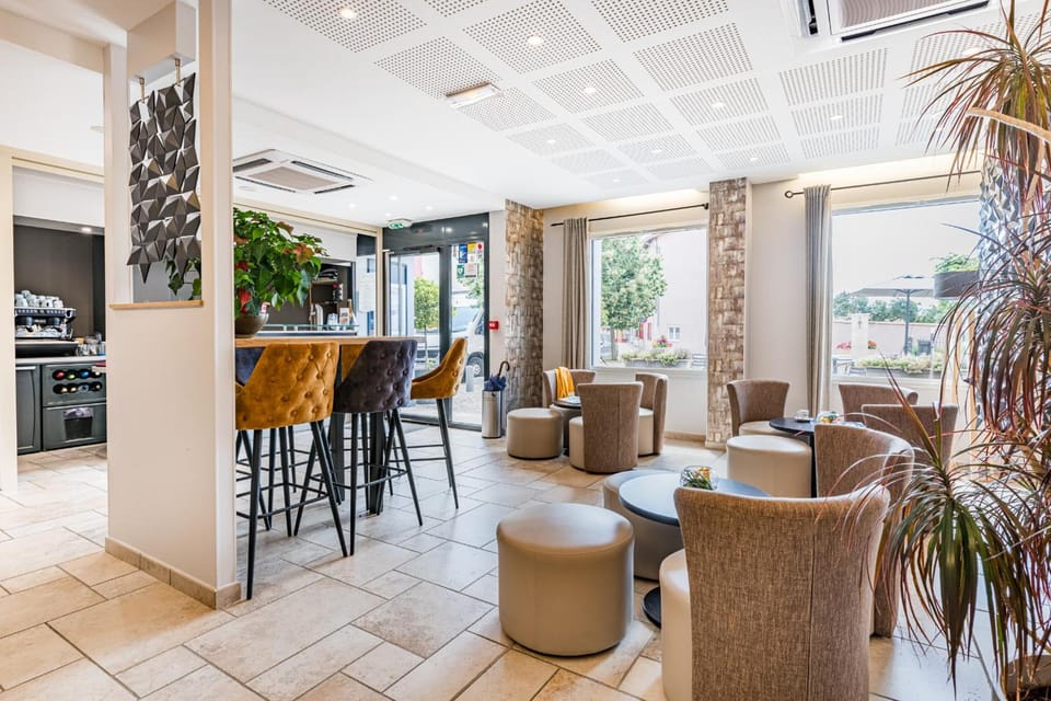Le Place Neuve Hotel in Auvergne-Rhône-Alpes