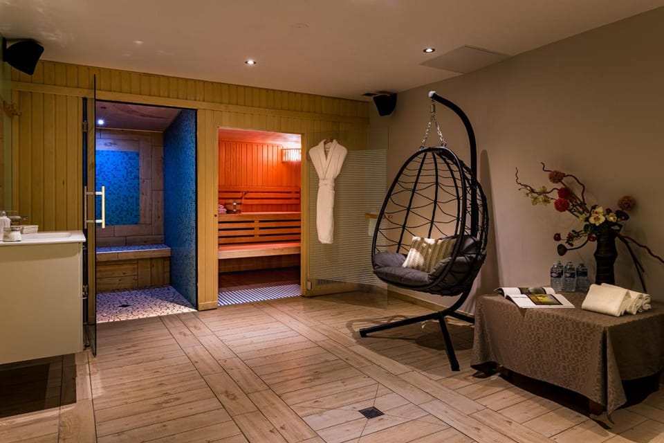 Le Place Neuve Hotel in Auvergne-Rhône-Alpes