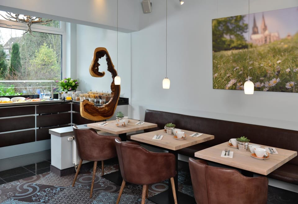 UHU Gastehaus Superior Hotel in Bergisch Gladbach