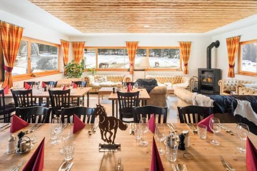 Reitstall und Saloon San Jon Hotel in Canton of Grisons