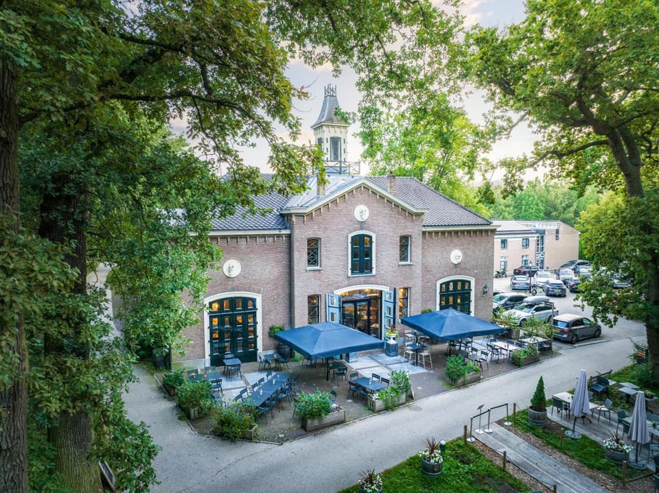 Castle Oud-Poelgeest Hotel in Leiden