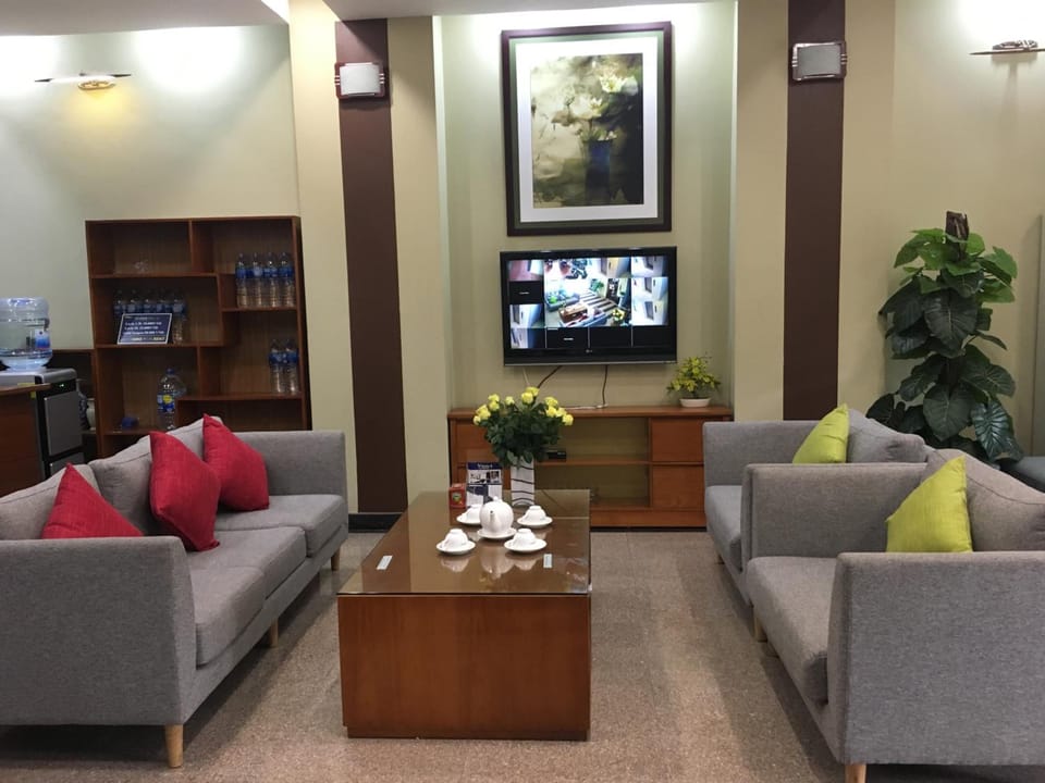 Shared lounge/TV area