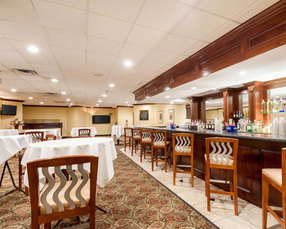 Quality Inn Windsor Mill - Baltimore Hotel in Woodlawn