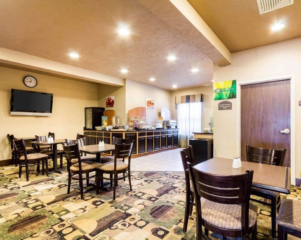 Quality Inn & Suites Oakwood Village - Cleveland South Hotel in Ohio