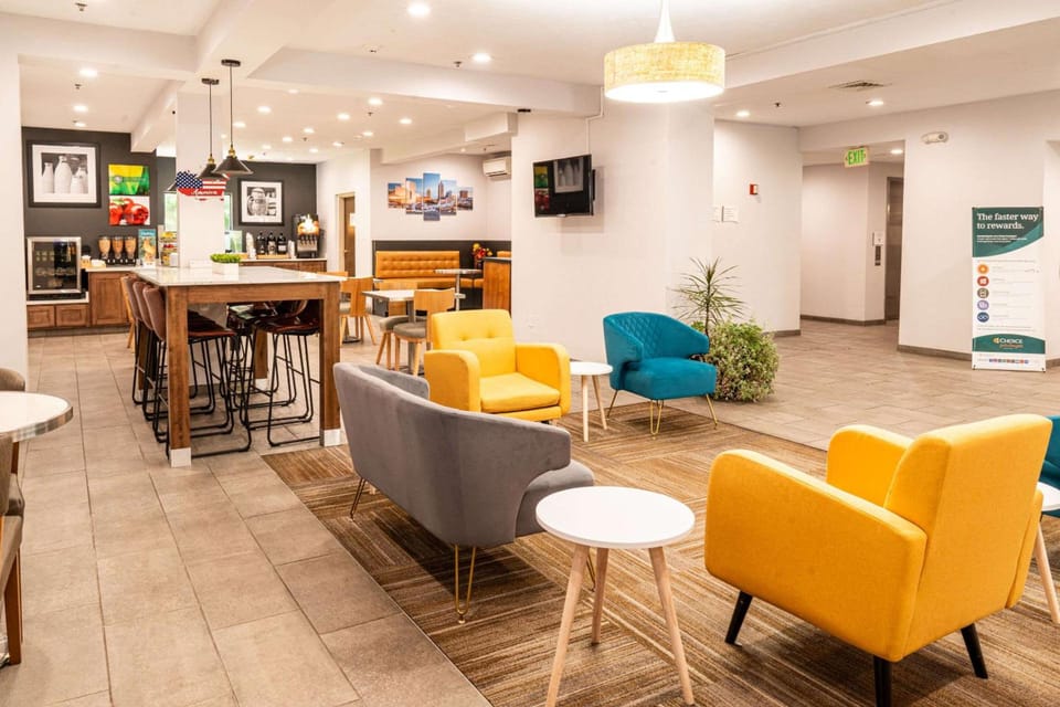Quality Inn & Suites Oakwood Village - Cleveland South Hotel in Ohio