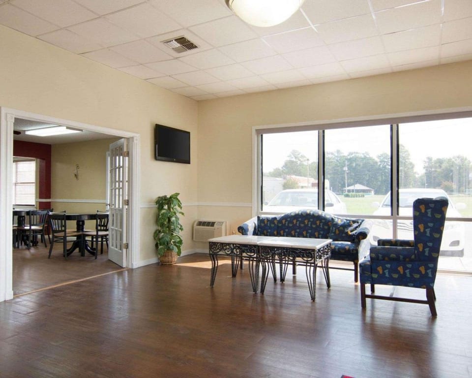 Econo Lodge Pine Bluff Hotel in Pine Bluff