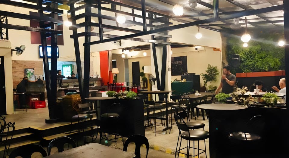 Hometown Hotel Bacolod Hostel in Bacolod