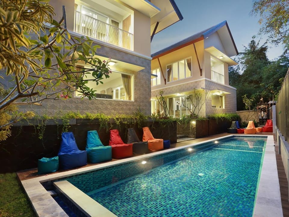 Swimming pool
