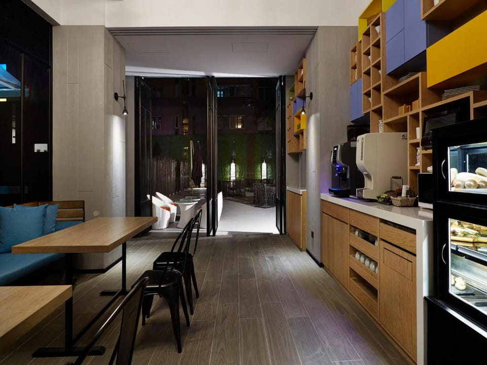 Shared lounge/TV area