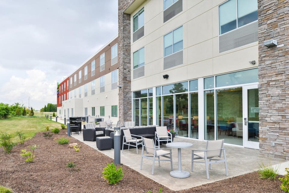 Holiday Inn Express & Suites Salem By IHG Hotel in Illinois