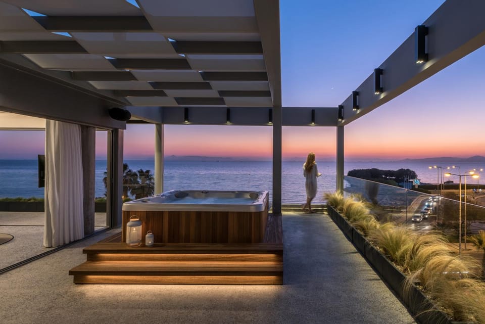 Urban Suites Hotel in Alimos