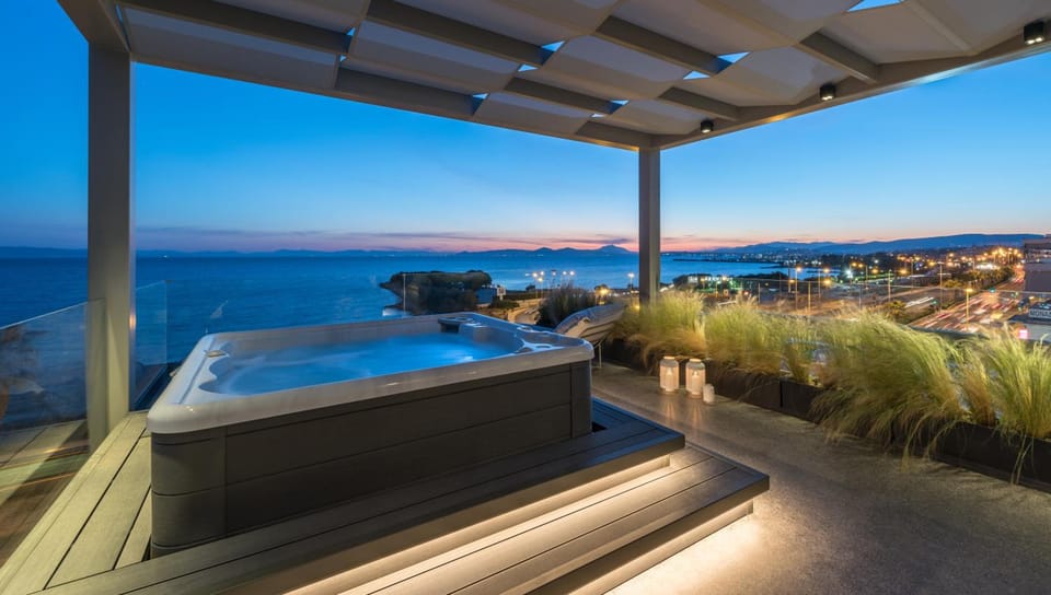 Urban Suites Hotel in Alimos