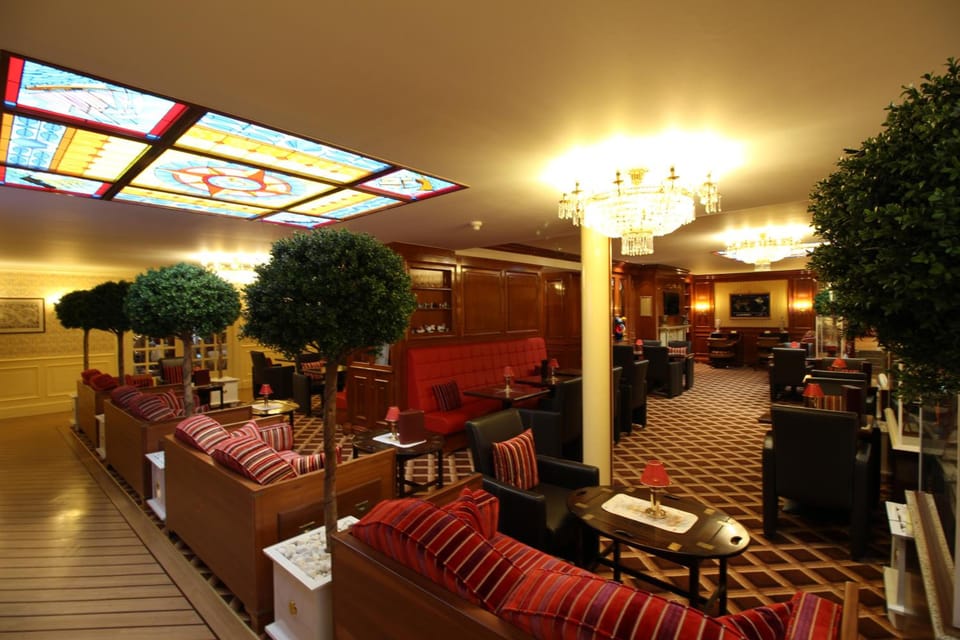 Shared lounge/TV area