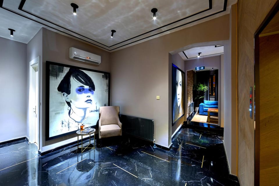 Shared lounge/TV area