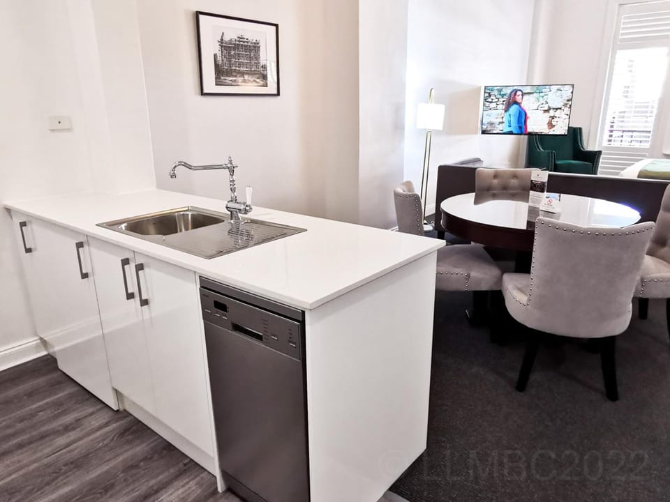 Adelaide Mansions Serviced Apartments Apartment hotel in Adelaide