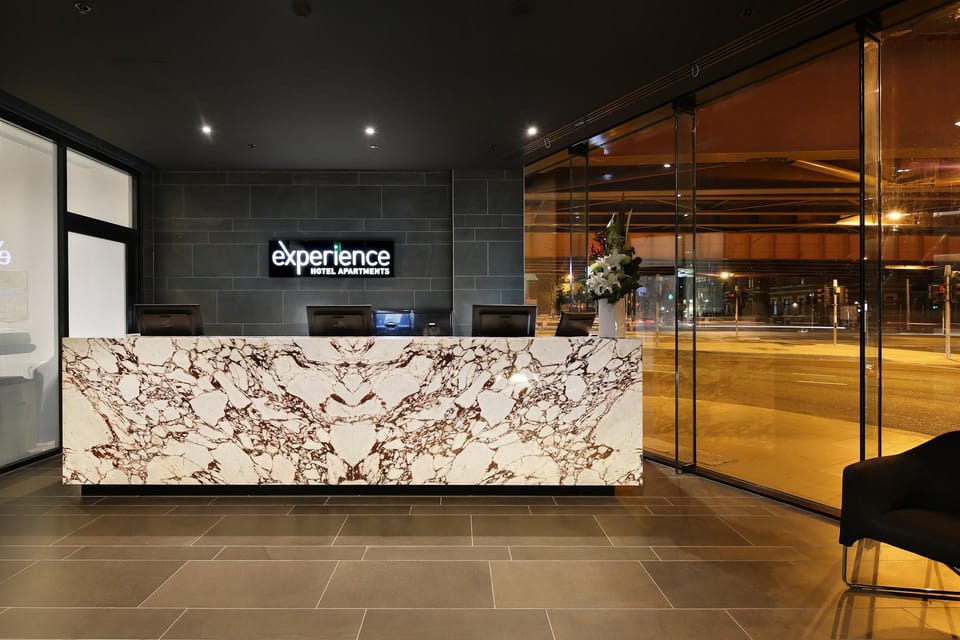 Experience Bella Hotel Apartments Apartment hotel in Southbank