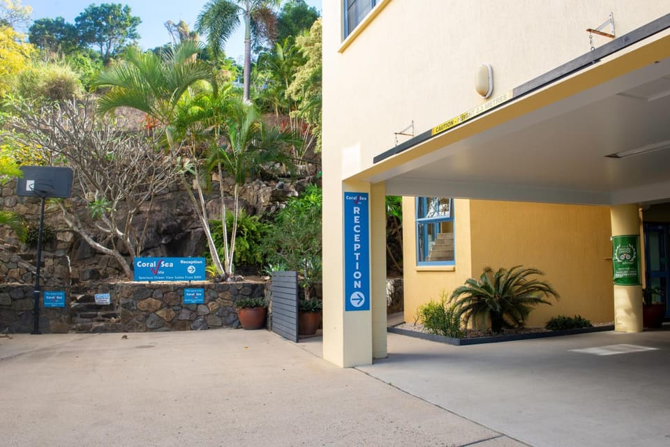 Coral Sea Vista Apartments Apartment hotel in Airlie Beach