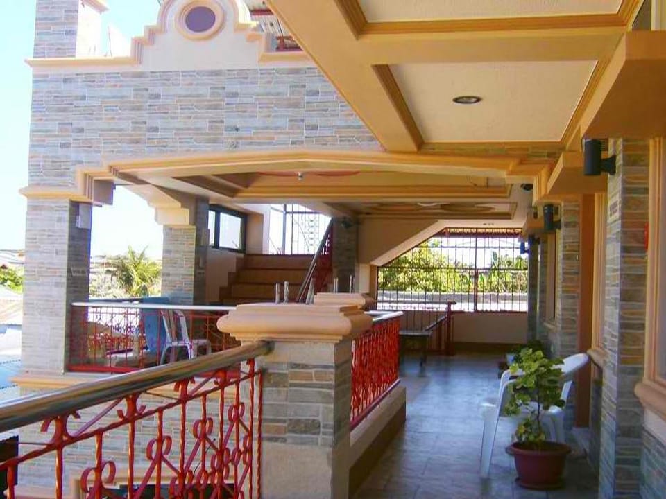 Eden Travellers Lodge Lodge in Puerto Princesa