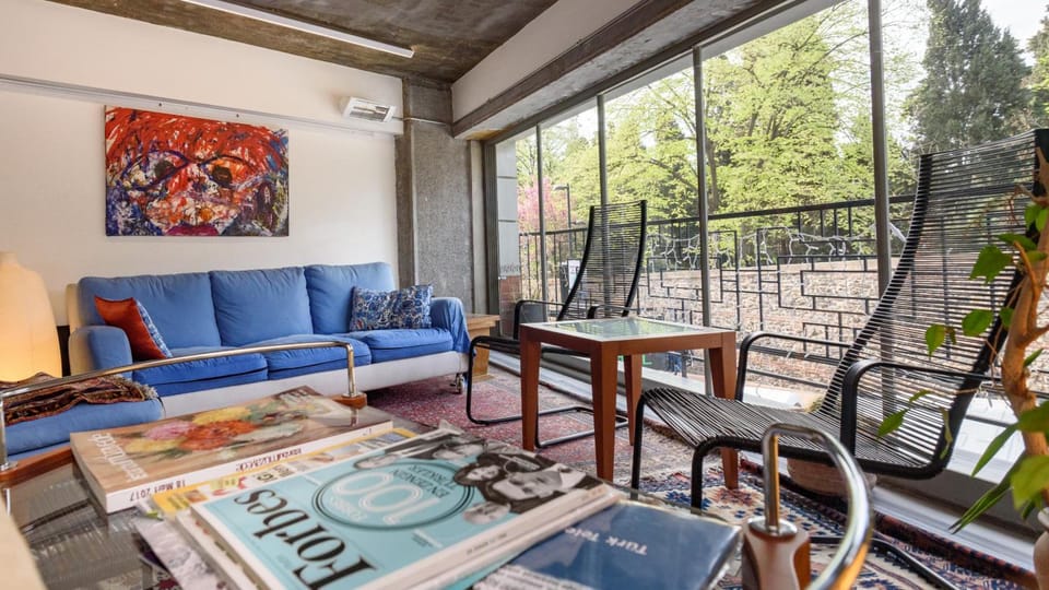 Shared lounge/TV area