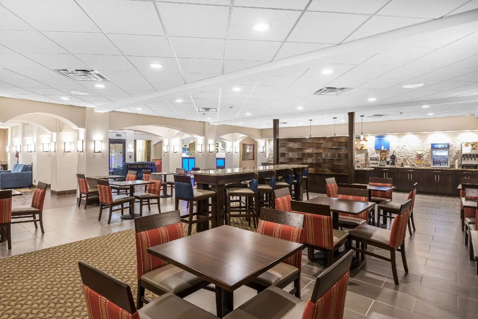 Comfort Inn & Suites Allen Park - Dearborn Hotel in Melvindale
