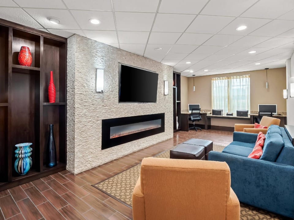 Comfort Inn & Suites Allen Park - Dearborn Hotel in Melvindale