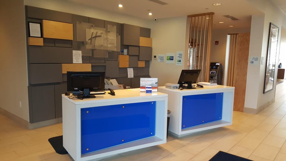 Holiday Inn Express & Suites Toledo West By IHG Hotel in Toledo
