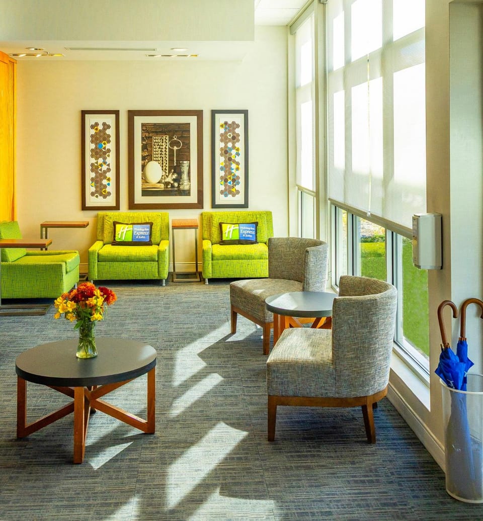 Holiday Inn Express & Suites Toledo West By IHG Hotel in Toledo