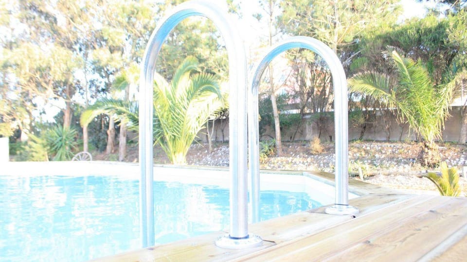 Swimming pool [outdoor]
