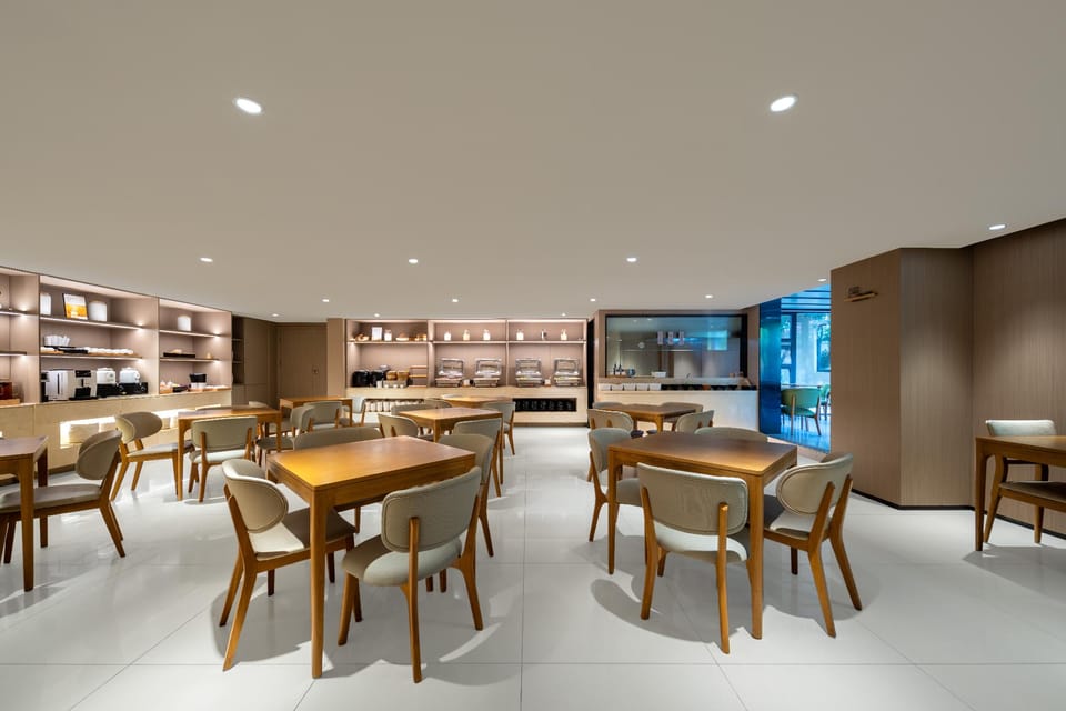 JI Hotel Shanghai Hongqiao Hub Songhong Road Metro Station Hotel in Shanghai