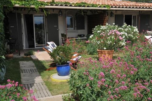 Chambres d'Hotes et Gites Le Mas Mellou Hotel in Provence-Alpes-Côte d'Azur
