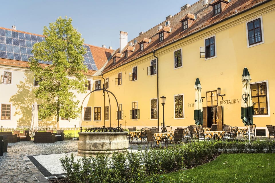 Hotel Klastrom Hotel in Hungary