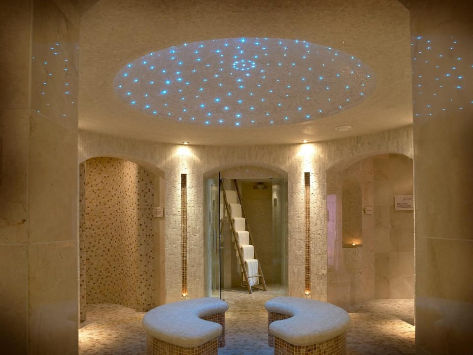Westport Plaza Hotel, Spa & Leisure Hotel in Westport