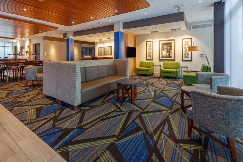 Holiday Inn Express and Suites Brunswick By IHG Hotel in Knoxville
