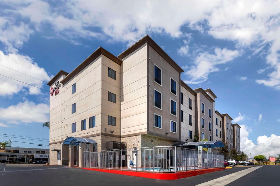 Best Western Plus Gardena Inn & Suites Hotel in Gardena