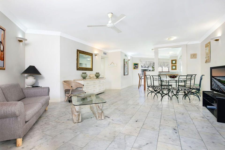 On The Beach Holiday Apartments Apartment hotel in Cairns