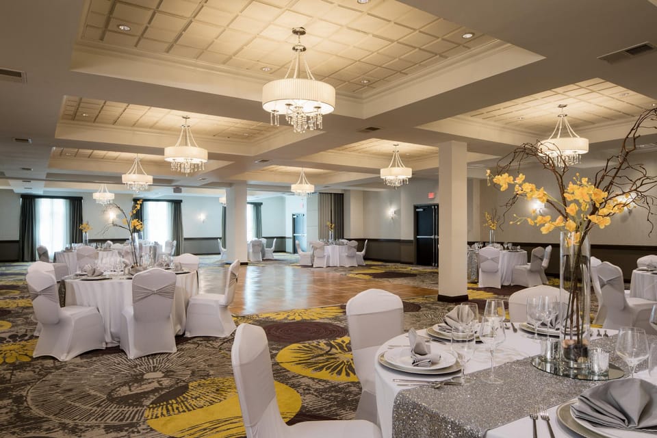 Crowne Plaza Chicago SW - Burr Ridge By IHG Hotel in Willowbrook