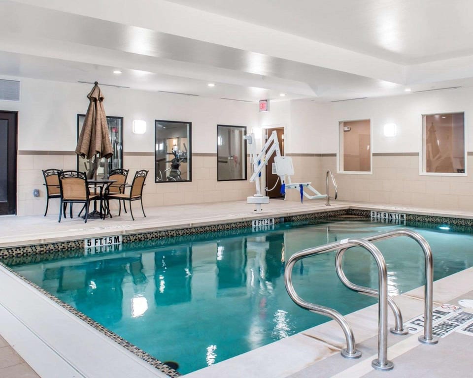 Comfort Inn & Suites Hotel in Pittsburgh