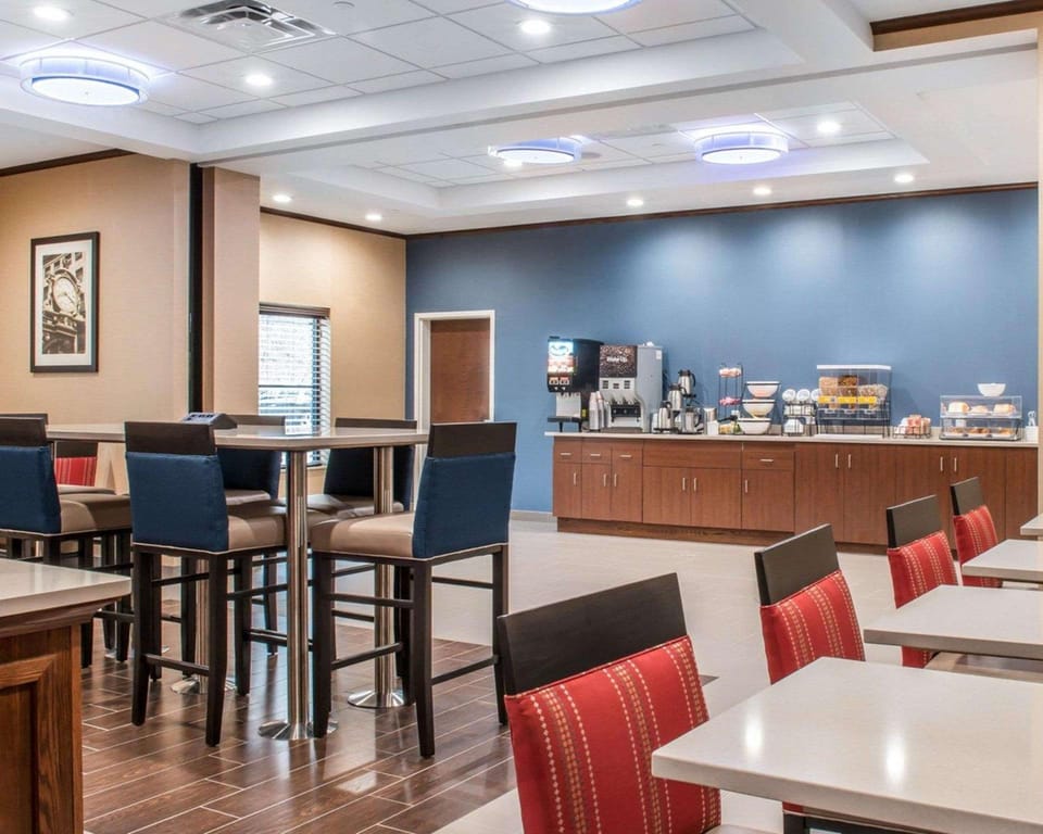 Comfort Inn & Suites Hotel in Pittsburgh