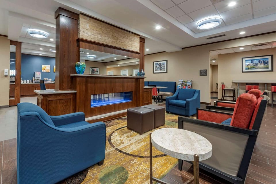 Comfort Inn & Suites Hotel in Pittsburgh