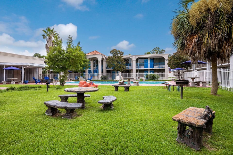 Motel 6 Baton Rouge East Hotel in Baton Rouge