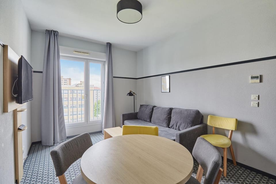 Appart'hôtel Odalys City - Bioparc Lyon Est  Apartment hotel in Lyon