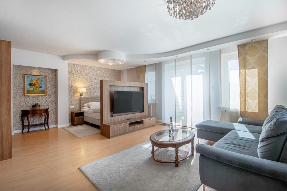 Shared lounge/TV area