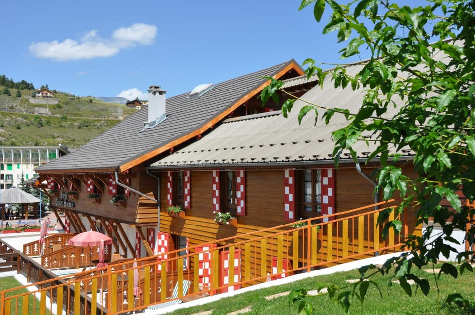 Le Chalet Suisse Hotel in Piedmont