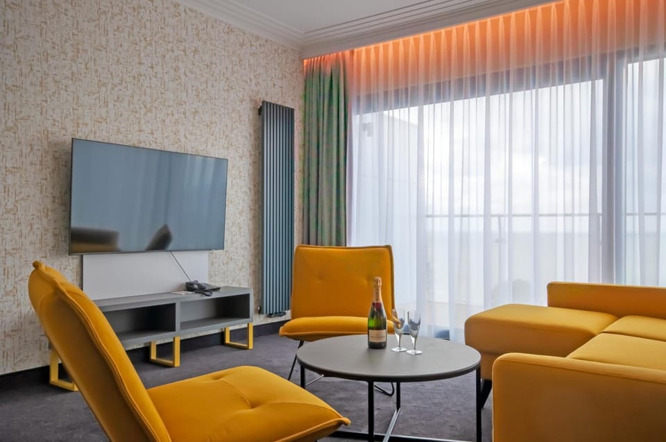 Shared lounge/TV area
