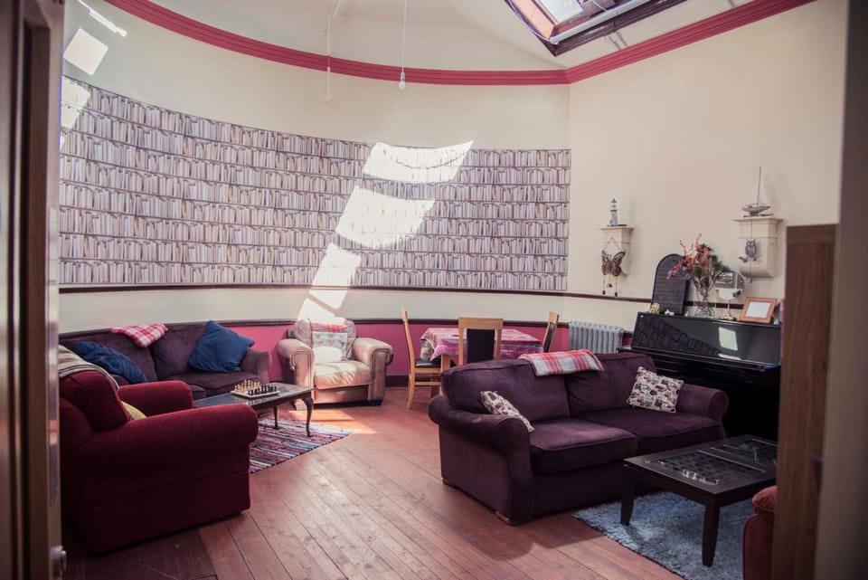 Shared lounge/TV area