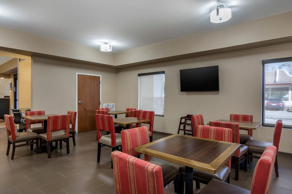 Comfort Inn South Chesterfield - Colonial Heights Hotel in Chester