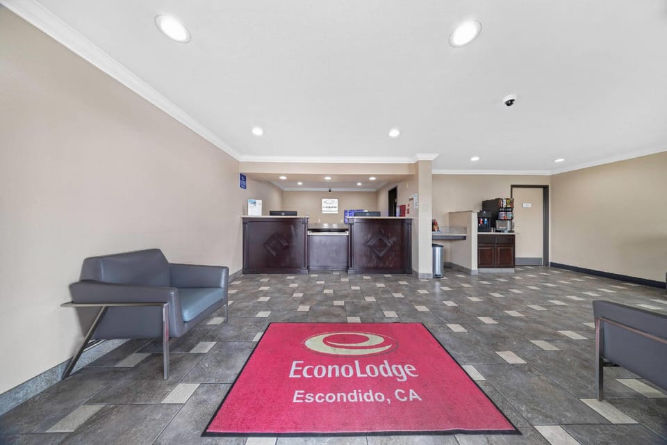 Econo Lodge Inn & Suites Escondido Downtown Hotel in Escondido Village