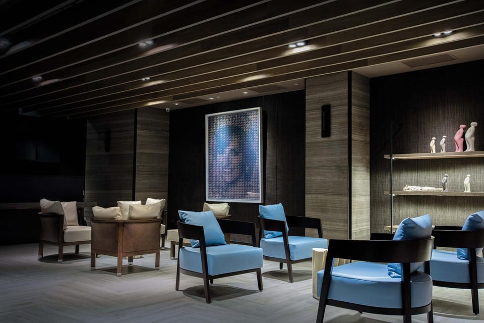 Shared lounge/TV area