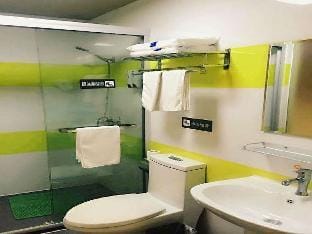 7 Days Inn Suzhou Weiting Yangcheng Lake Huayi Studio Hotel in Suzhou