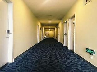 7 Days Inn Suzhou Weiting Yangcheng Lake Huayi Studio Hotel in Suzhou